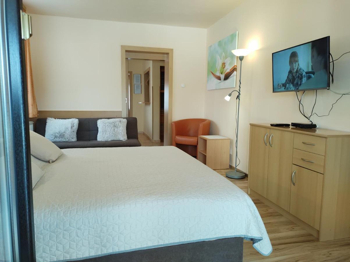 Apartma Na Plazi Frymburk